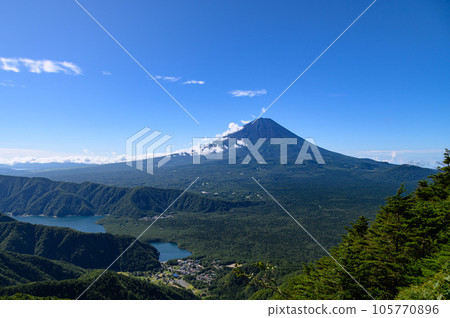 從小嶽山看夏天的富士山 從小嶽山看夏天的富士山 105770896