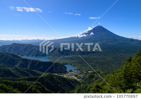 從小嶽山看夏天的富士山 從小嶽山看夏天的富士山 105770897