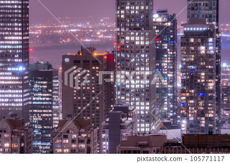 Night view of Montreal (Kondia Ronque) 105771117