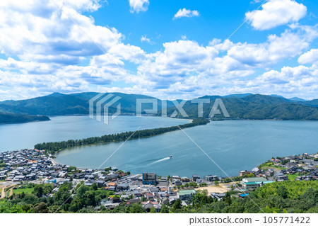 [Kyoto Prefecture] Amanohashidate in fine weather (Landscape of Shoryukan) 105771422