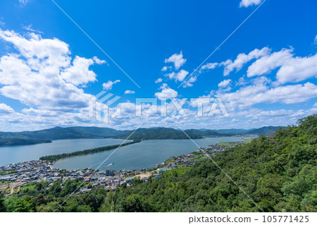 [Kyoto Prefecture] Amanohashidate in fine weather (Landscape of Shoryukan) 105771425