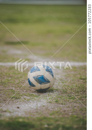 football, soccer, soccer ball 105772283