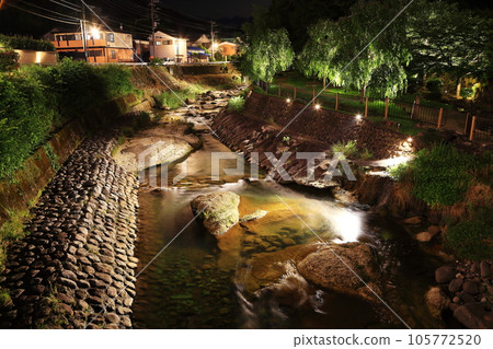 Shuzenji Onsen night view 105772520