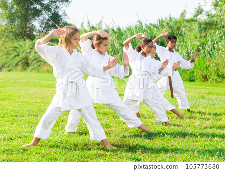 Group of kids in white kimono training 105773680