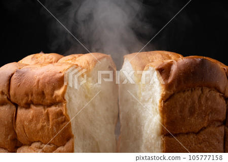 剛出爐的麵包蒸 105777158
