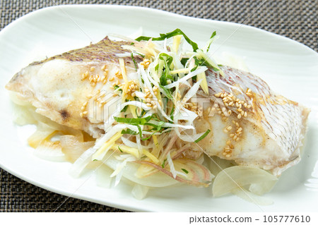中式清蒸鯛魚。 105777610
