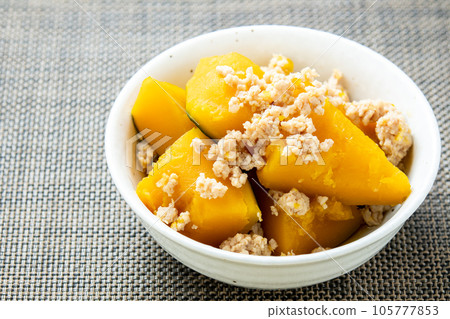 Boiled chicken with pumpkin. 105777853