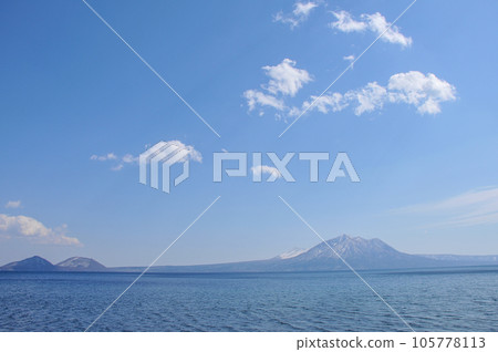 Very beautiful scenery of Lake Shikotsu, Hokkaido Very beautiful scenery of Lake Shikotsu, Hokkaido 105778113