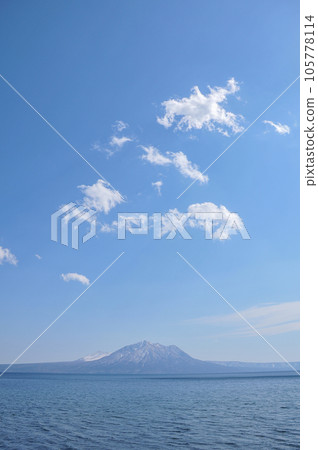 Very beautiful scenery of Lake Shikotsu, Hokkaido Very beautiful scenery of Lake Shikotsu, Hokkaido 105778114