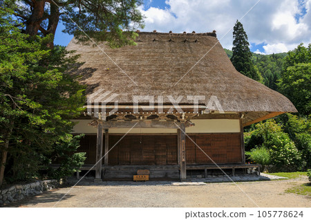 Beautiful scenery of World Heritage Shirakawa-go Gassho-zukuri style Beautiful scenery of World Heritage Shirakawa-go Gassho-zukuri style 105778624