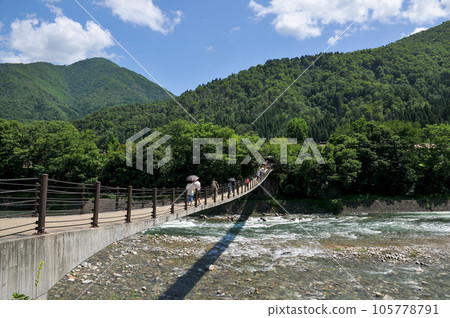 Beautiful scenery of Sho River in Shirakawa-go 105778791