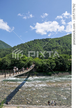 Beautiful scenery of Sho River in Shirakawa-go 105778792