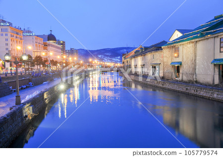 小樽運河美麗的夜景 小樽運河美麗的夜景 105779574