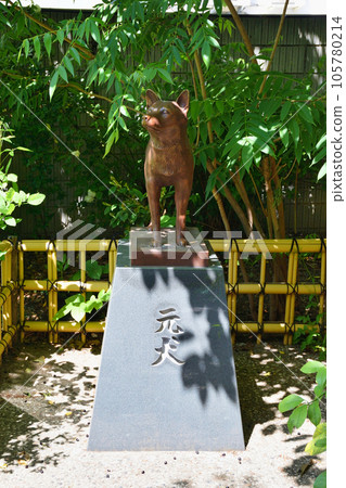 Former dog statue at Kuramae Shrine (Kuramae, Taito Ward, Tokyo) 105780214