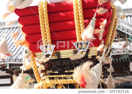 堺市百舌鳥八幡宮秋季祭典的蒲團太鼓 堺市百舌鳥八幡宮秋季祭典的蒲團太鼓 105782516