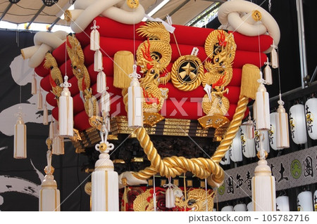 堺市百舌鳥八幡宮秋季祭典的蒲團太鼓 堺市百舌鳥八幡宮秋季祭典的蒲團太鼓 105782716
