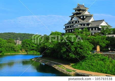 [岡山縣] 晴天的岡山城和旭川（令和大整修後） 105783538