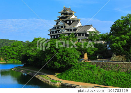 [岡山縣] 晴天的岡山城和旭川（令和大整修後） 105783539