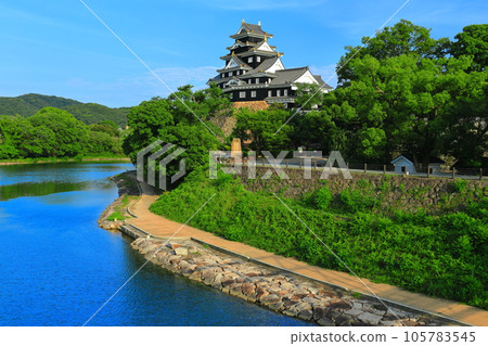 [岡山縣] 晴天的岡山城和旭川（令和大整修後） 105783545