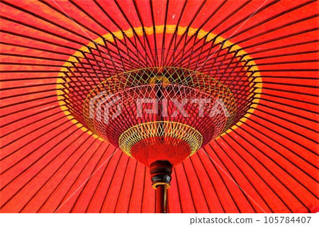 優雅的傳統工藝日本傘 105784407