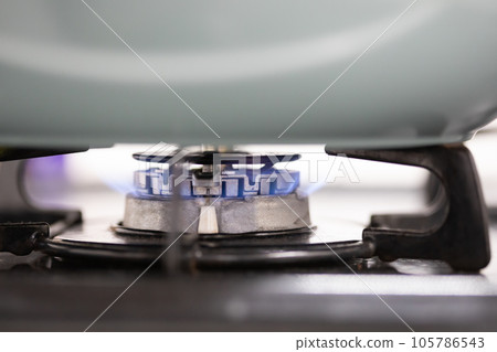 Gas stove fire during cooking photo material Gas stove fire during cooking photo material 105786543