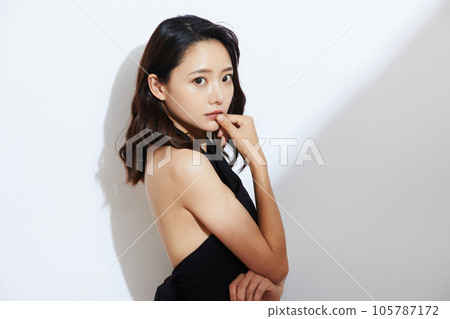 healthy portrait of young woman 105787172