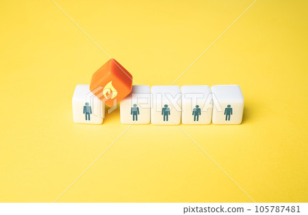 Inflame conflict in the team. Lack of consensus. Ideological conflict. Rivalry among team members. Balance between competition and collaboration to avoid divisions that could split the group 105787481
