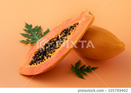 papaya fruit summer close up slice papaya fruit パパイヤ パパイア papaya fruit summer close up slice papaya fruit パパイヤ パパイア 105789402