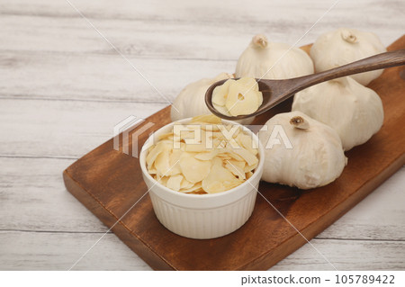 Garlic chips Garlic chips 105789422