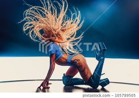 Young woman dancer 105789505