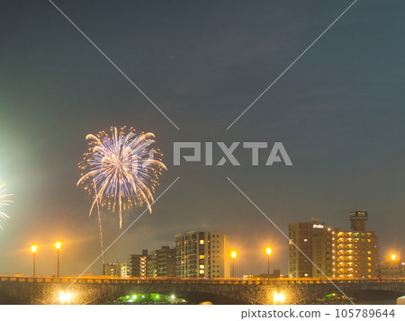 Niigata Festival Fireworks over Bandai Bridge and Shinano River Niigata Festival Fireworks over Bandai Bridge and Shinano River 105789644