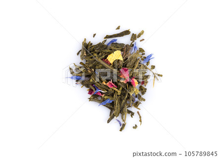 Flavoured green tea isolated 105789845