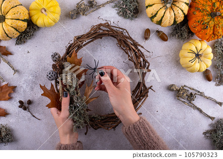 Process of making Halloween wreath. 105790323