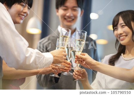 Reception party image Hands of young men and women making a toast 105790550
