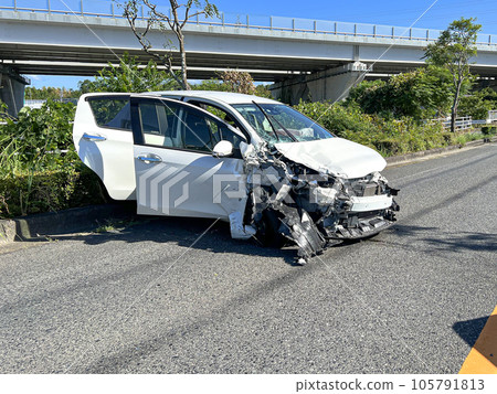 交通事故事故車 105791813