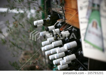 wine bar bottle 105793201