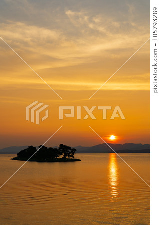 Matsue City, Shimane Prefecture: Sunset over Lake Shinji and the silhouette of Yomegashima Island Matsue City, Shimane Prefecture: Sunset over Lake Shinji and the silhouette of Yomegashima Island 105793289