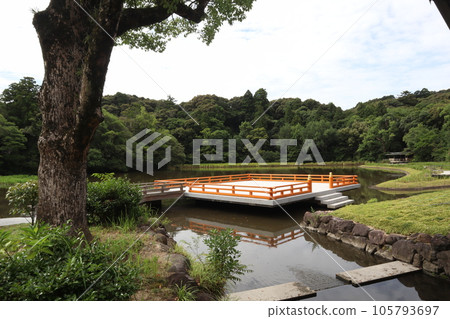 伊勢神宮外勾玉池和舞台 伊勢神宮外勾玉池和舞台 105793697