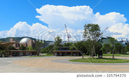 從廣島門公園看到的兒童文化科學博物館、建設中的廣島足球場、廣島綠色競技場 105794370