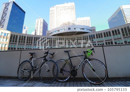 Cycling in the skyscraper district Cycling in the skyscraper district 105795133