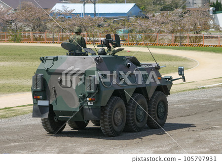 行軍陸上自衛隊82式指揮通信車 105797931