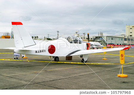 海上自衛隊教練機T-5展出 105797968
