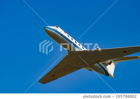 Multi-purpose support aircraft U-4 of the Air Self-Defense Force in flight Multi-purpose support aircraft U-4 of the Air Self-Defense Force in flight 105798002