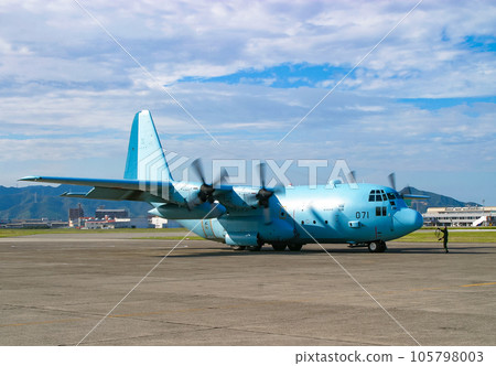 Air Self-Defense Force transport aircraft C-130H preparing to take off Air Self-Defense Force transport aircraft C-130H preparing to take off 105798003