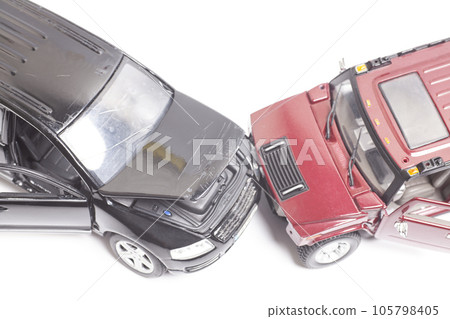 Car crash accident isolated on whie background. Insurance concept. 105798405
