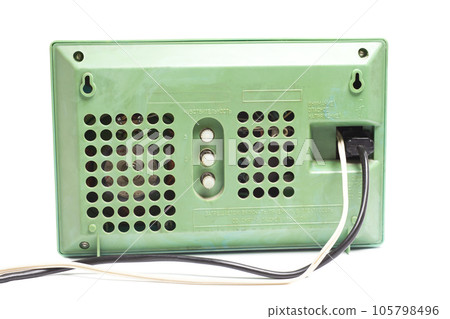 Old transistor radio. English translation 105798496