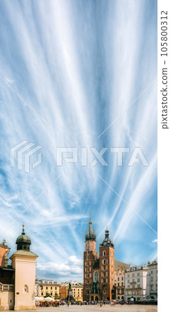 Krakow, Poland. Cloth Hall Building And St. Mary's Basilica. Famous Old Landmark Church Of Our Lady Assumed Into Heaven. Saint Mary's Church. UNESCO World Heritage Site 105800312