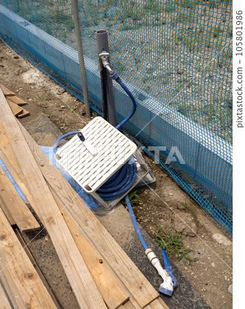 軟管捲筒放置在施工現場 軟管捲筒放置在施工現場 105801986