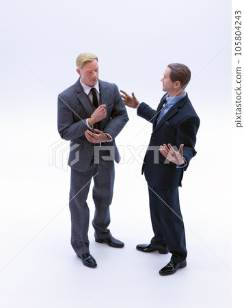 businessman figure explaining 105804243