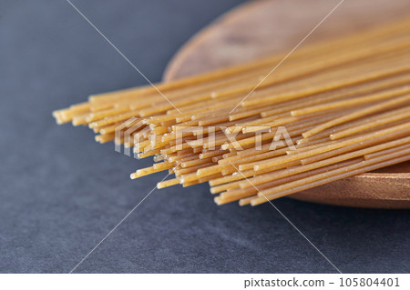 Whole wheat pasta/spaghetti Whole wheat pasta/spaghetti 105804401